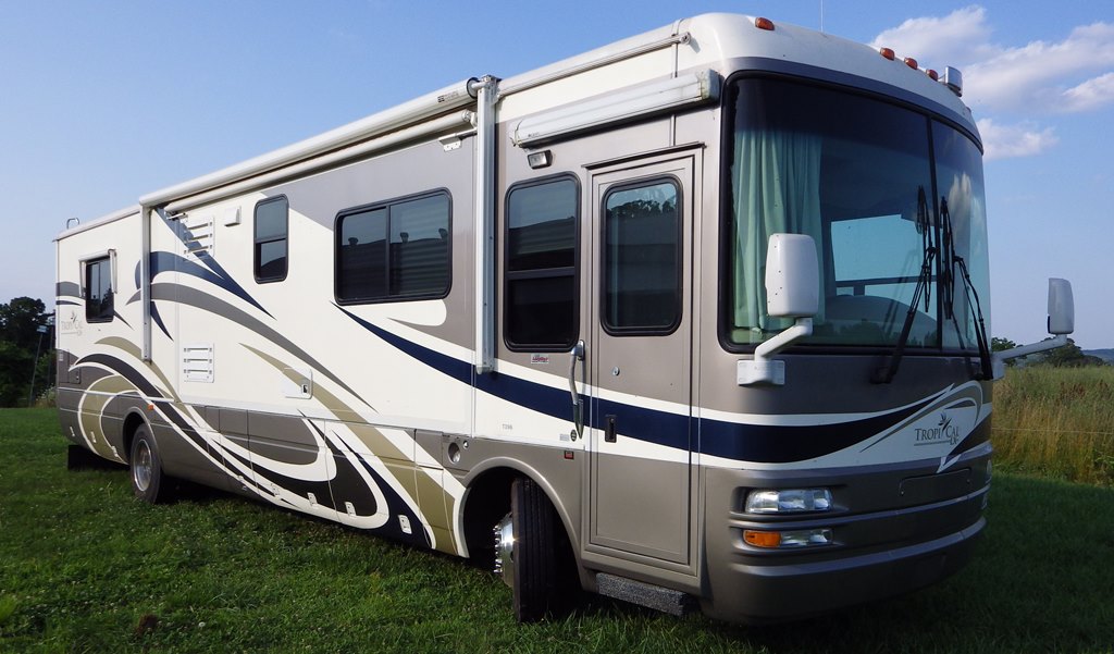 2005 National RV Tropical LXT396
